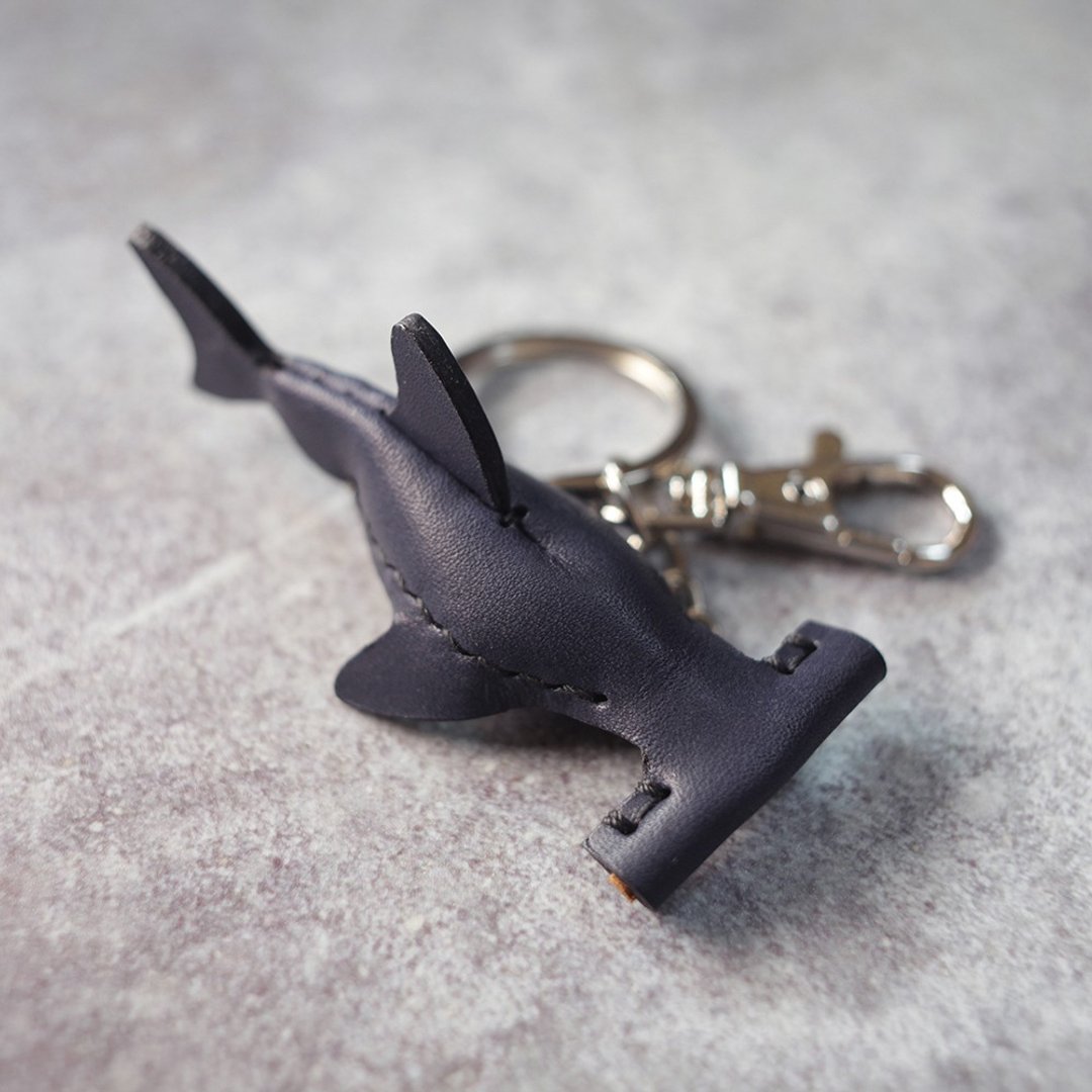 植鞣皮革 海洋生物 深蓝 双髻鲨 Hammerhead shark Key holder - 钥匙链/钥匙包 - 真皮 蓝色