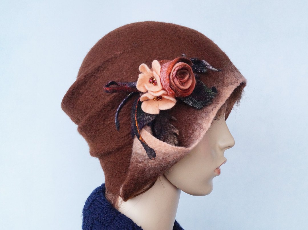 Brown hat with a flower brooch felted warm winter hat beautiful with a rose felt - 帽子 - 羊毛 咖啡色