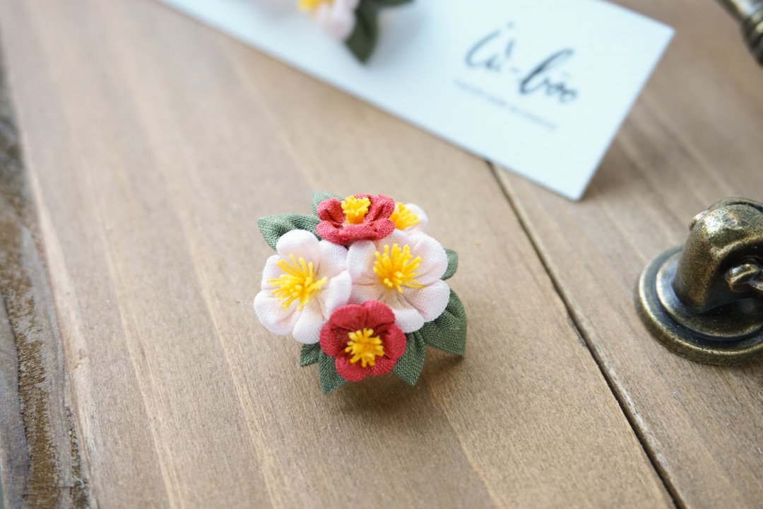 椿 山茶花 Camellia 细工布花别针 胸针 冬季系列 - 胸针 - 棉 红色