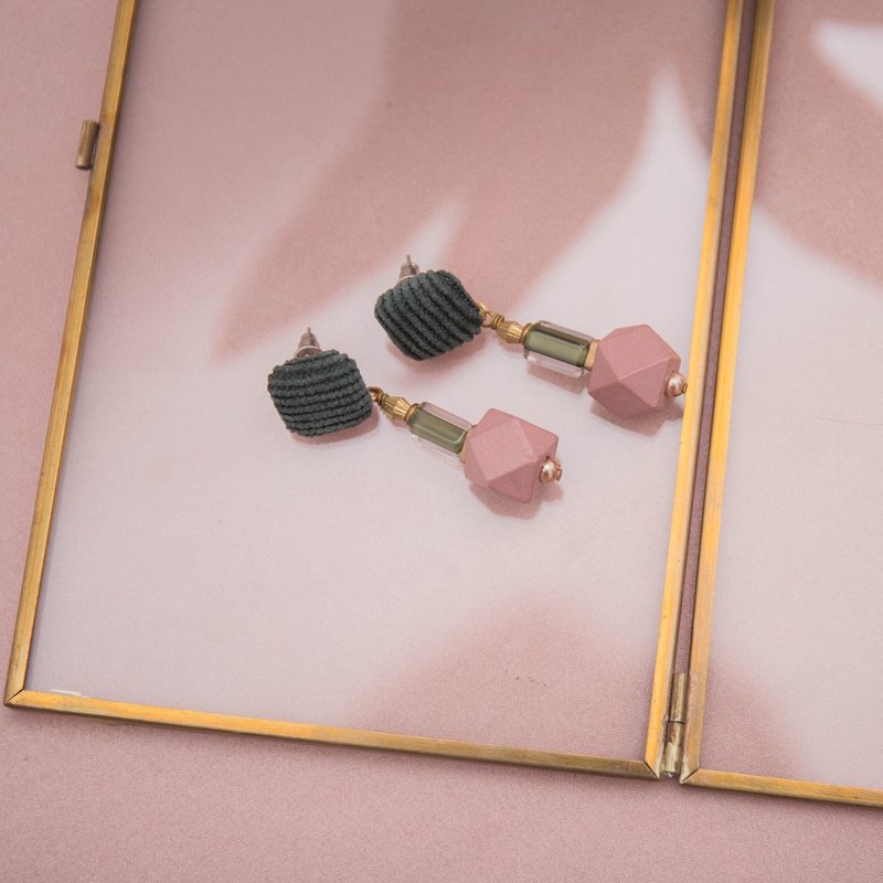 几何粉绿灯芯绒耳环 - 耳环/耳夹 - 其他金属 粉红色