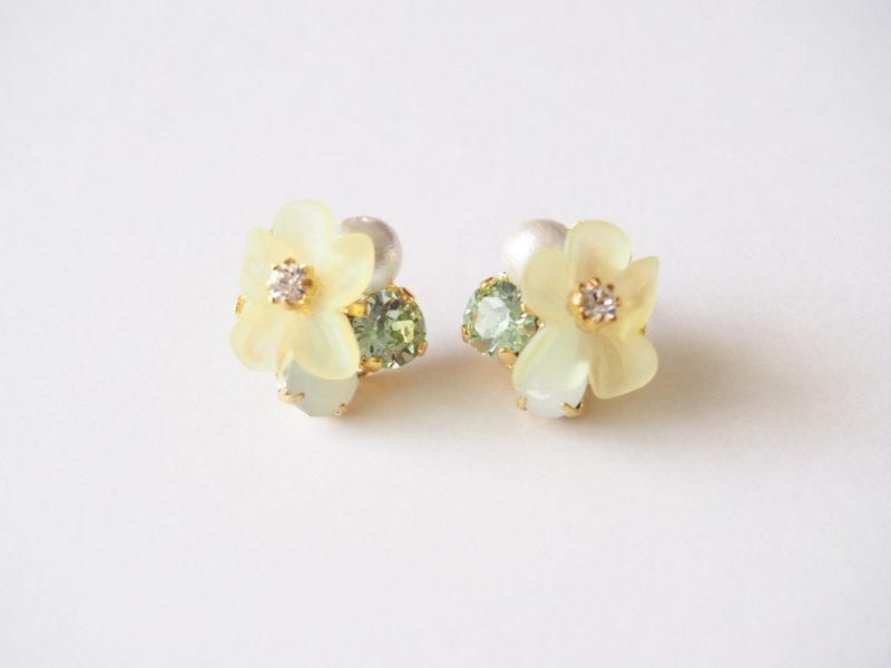 [14kgf] clear flower earrings (yellow) - 耳环/耳夹 - 玻璃 黄色