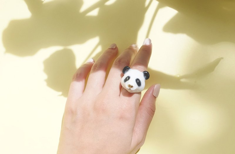 Pete Panda Ring, Panda Ring, Handcrafted Enamel, Panda lover - 戒指 - 纸 白色