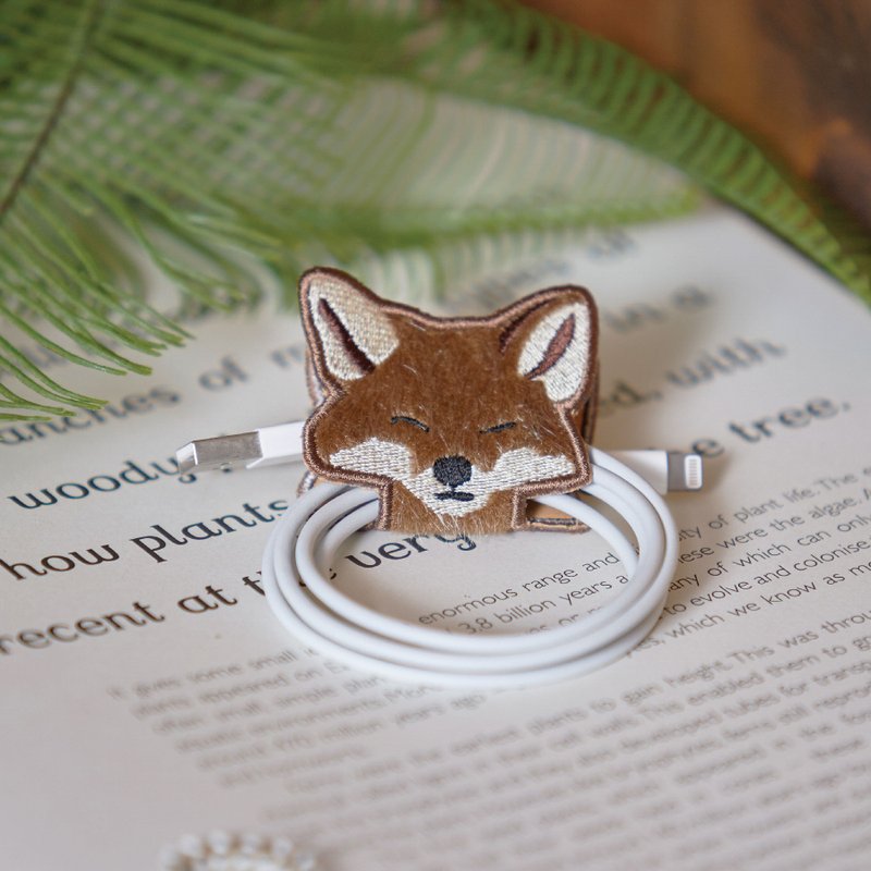 Redfox Earphone organizer/ Cable holder / 狐狸电缆组织者 - 卷线器/电线收纳 - 聚酯纤维 卡其色