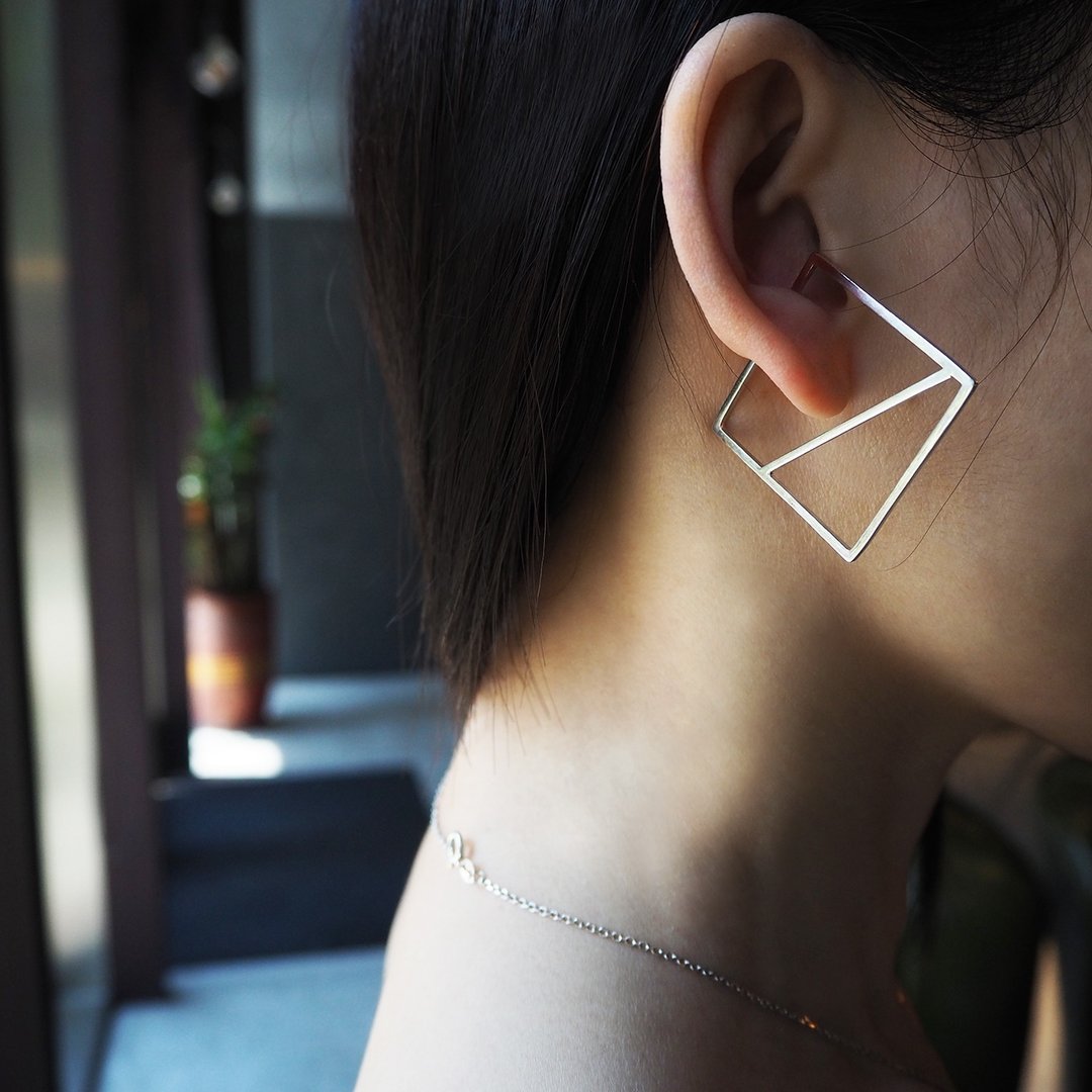 square b earring_方框b耳骨环 925银 设计师 没耳洞 耳环 耳夹 - 耳环/耳夹 - 银 银色
