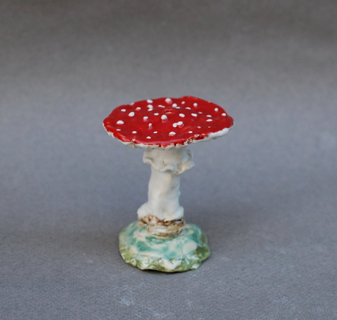 Fly agaric figurine Magic mushroom Handmade ceramic figurine Fairy style Amanit - 摆饰 - 陶 多色