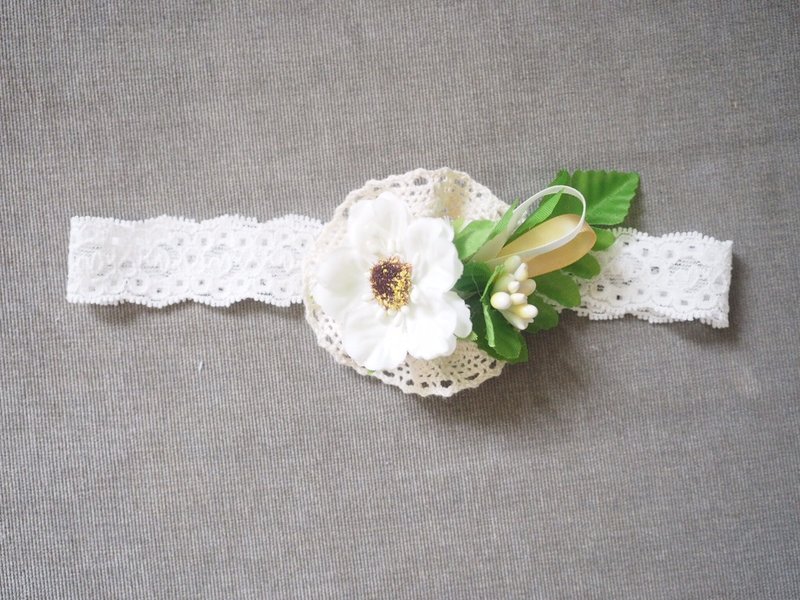 手作婴儿女童白色小花发带 - 围嘴/口水巾 - 棉．麻 白色