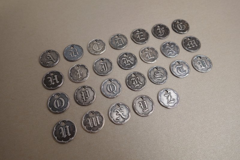 歌德体字母项链 - 项链 - 纯银 银色