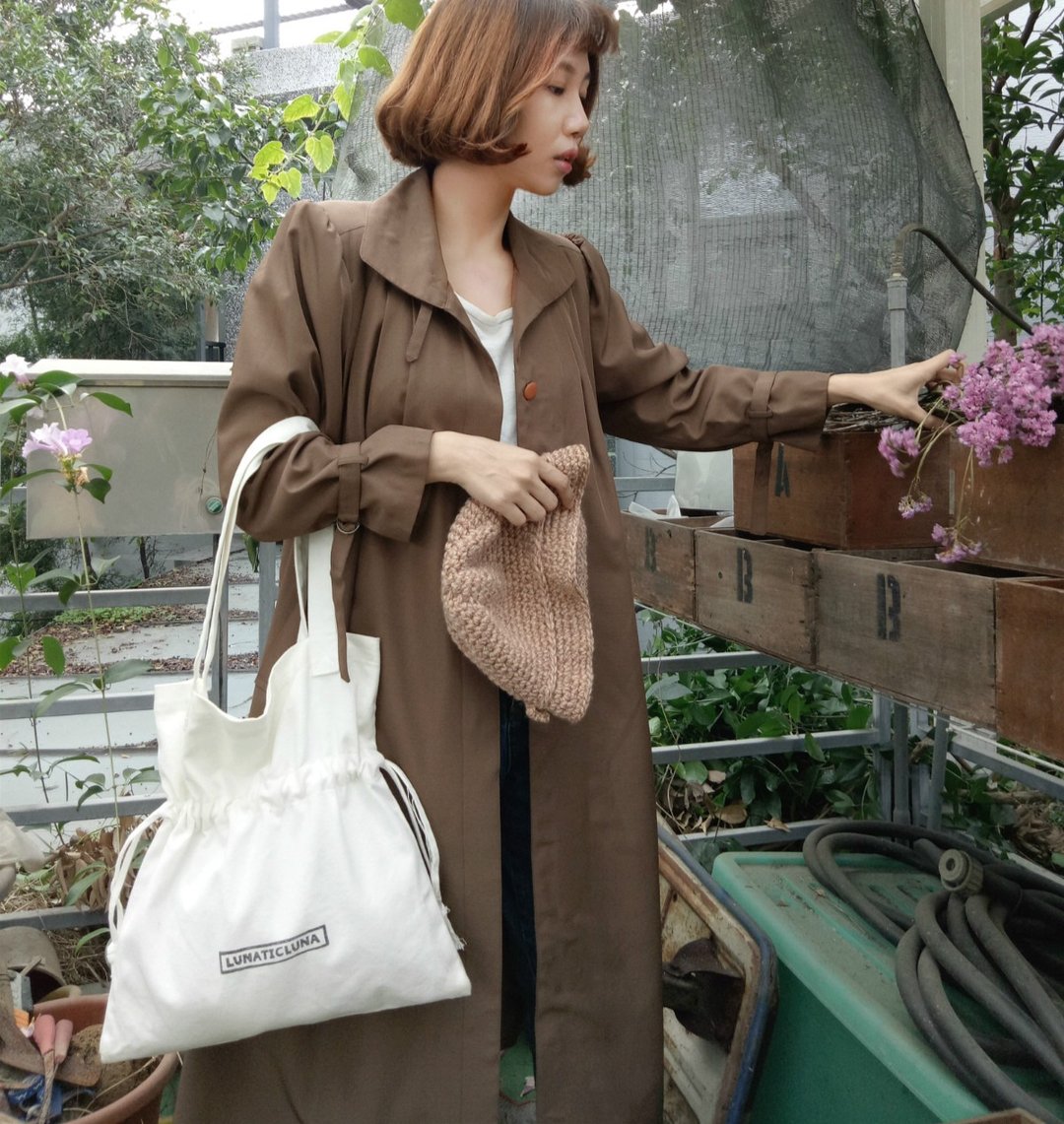 花丛中的蝴蝶 手作帆布束口LOGO环保袋 | 帆布+环保油墨 | 帆布 束口袋 环保袋 环保 手工 手作 肩背 袋 包 韩 - 侧背包/斜挎包 - 棉 白色