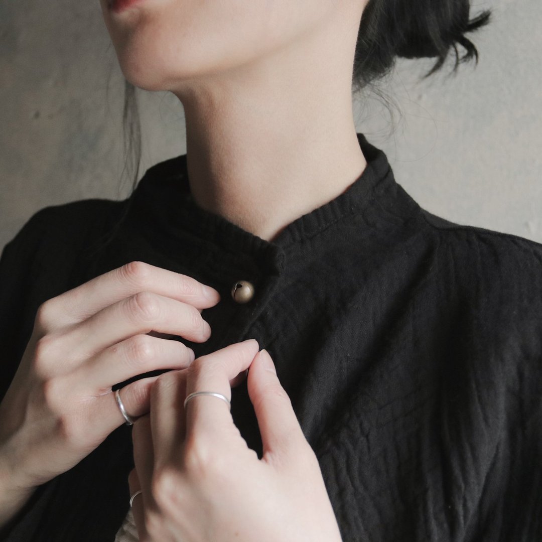 单扣铃铛披肩外套 黑 - 女装休闲/机能外套 - 棉 黑色
