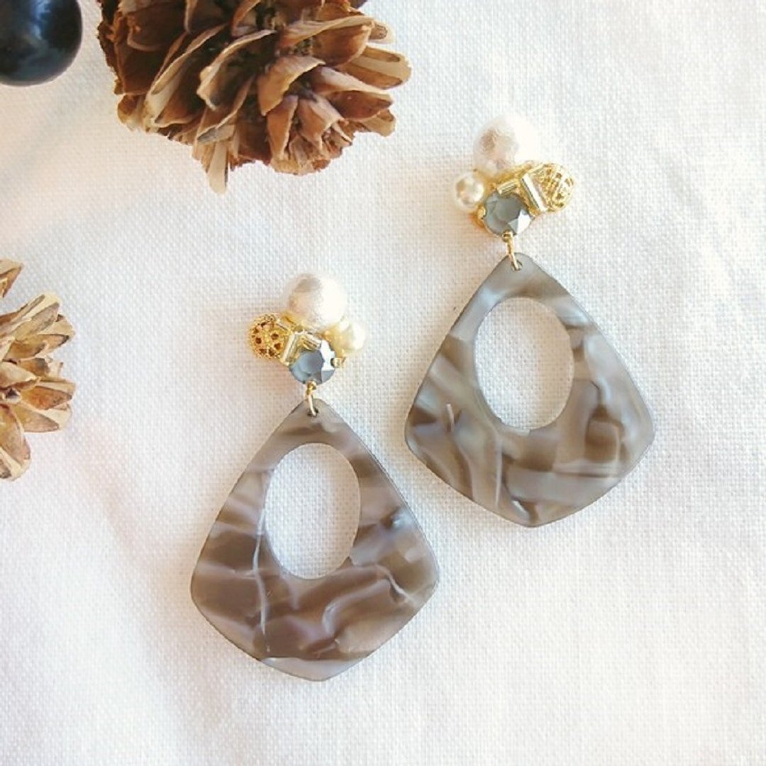 Greige tortoiseshell & bijou Clip-On, earrings - 耳环/耳夹 - 其他金属 灰色