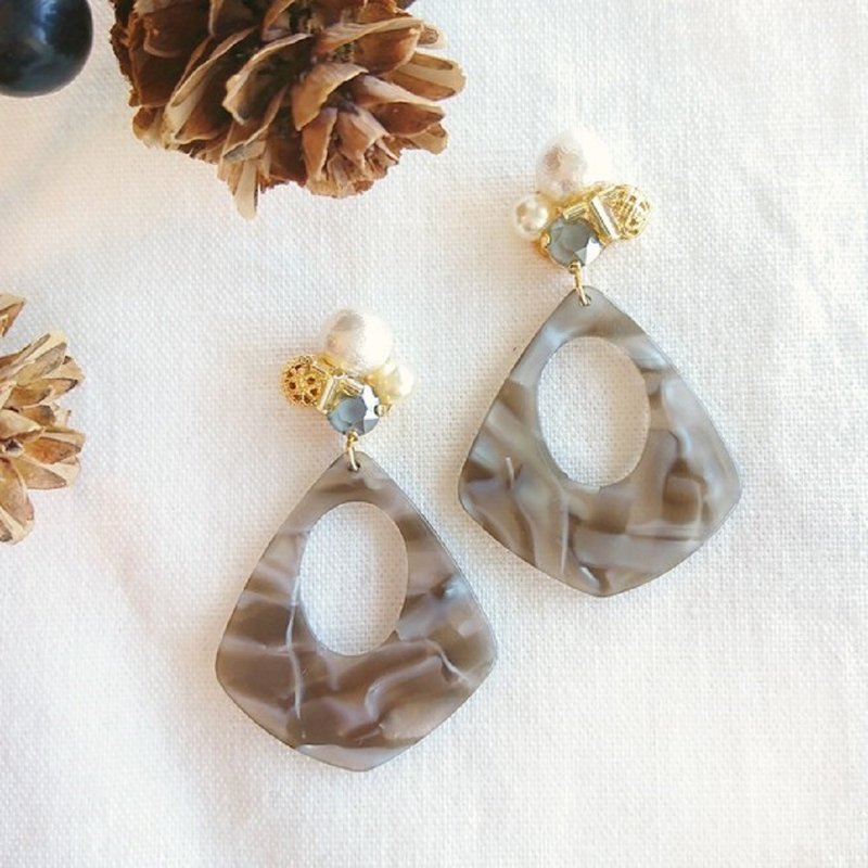 Greige tortoiseshell & bijou Clip-On, earrings - 耳环/耳夹 - 其他金属 灰色