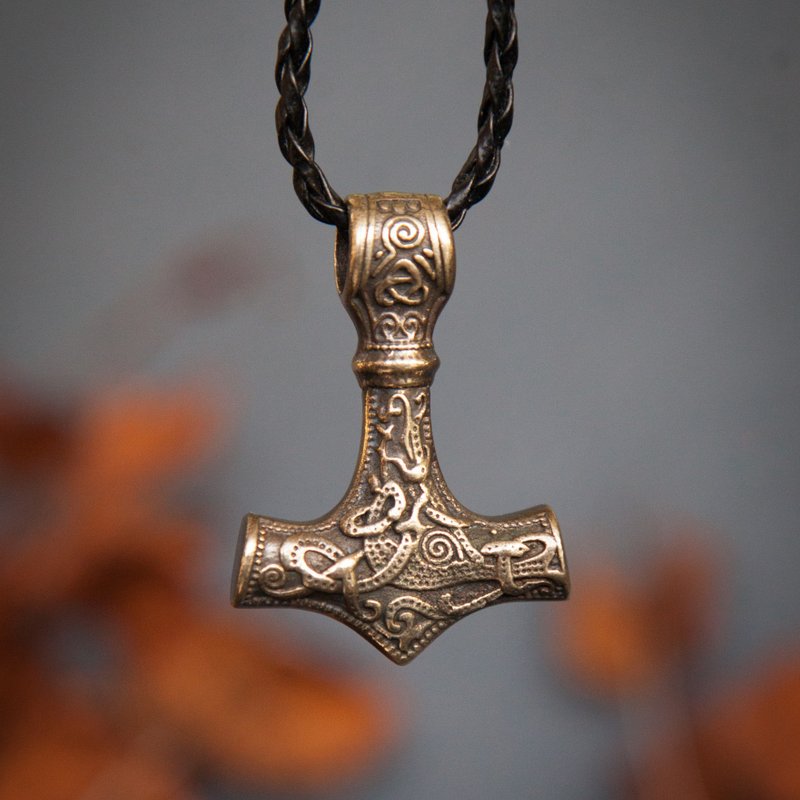 Thor hammer pendant on black leather cord. Mjolnir necklace. Man jewelry. Pagan - 项链 - 其他材质 橘色