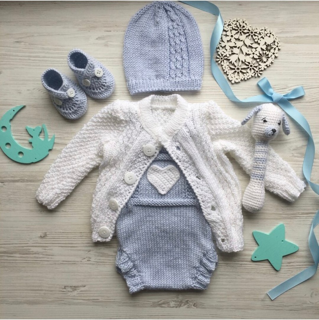 Hand knit clothing set for baby boy: sweater, romper, hat, booties, toy. - 满月礼盒 - 其他材质 