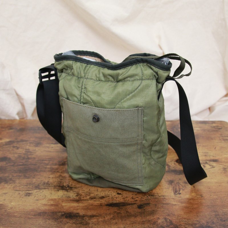 Back to Green:: 经典斜背 再制军绿拼接 B-08 vintage bag - 侧背包/斜挎包 - 棉 