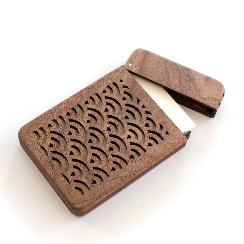 Wooden business card holder / walnut /Japanese traditional pattern  (Seigaiha) - 名片夹/名片盒 - 木头 咖啡色