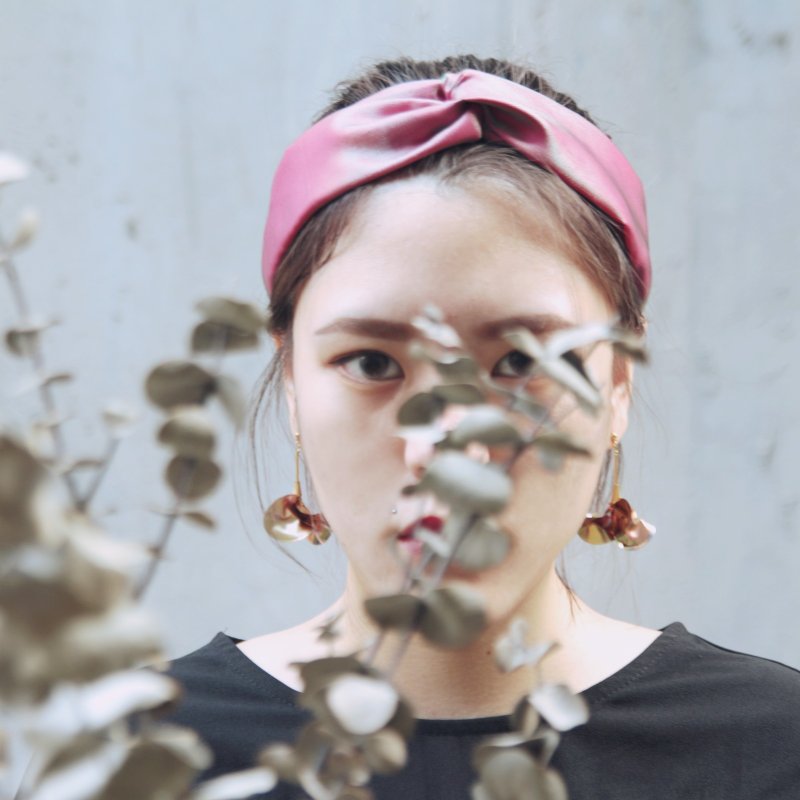 独家设计泡沫花系列－激光光迷幻 甜香槟／垂坠耳环 - 耳环/耳夹 - 塑料 金色