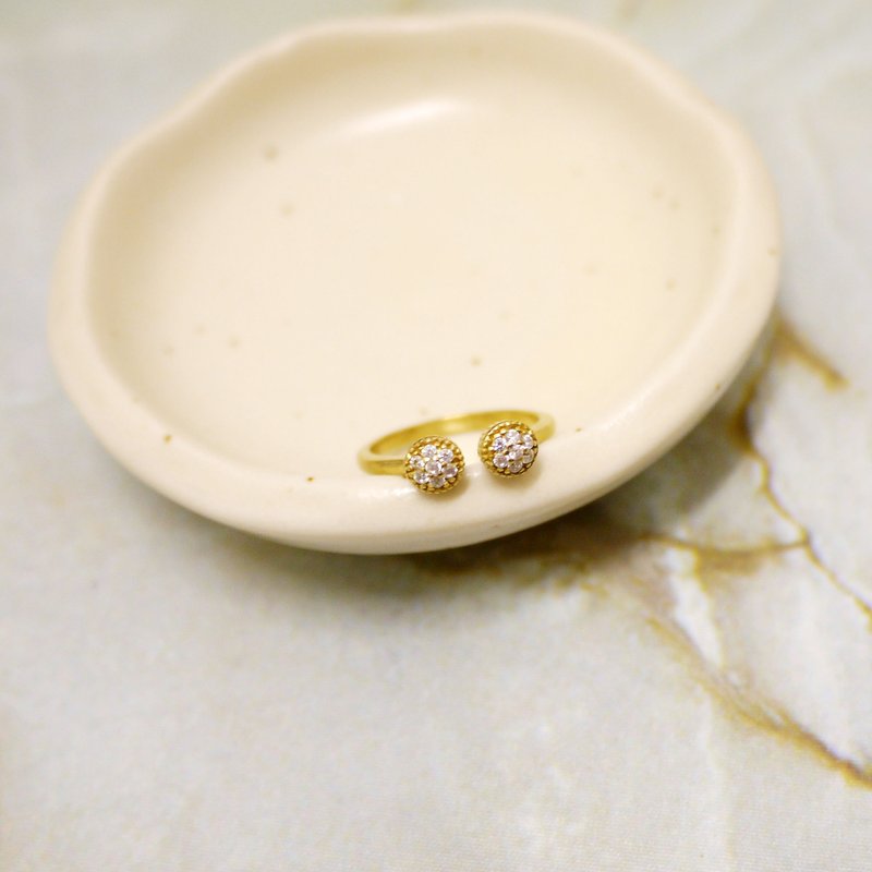 【福利品】黄铜圆圈闪耀优雅 戒指 - 戒指 - 其他金属 金色