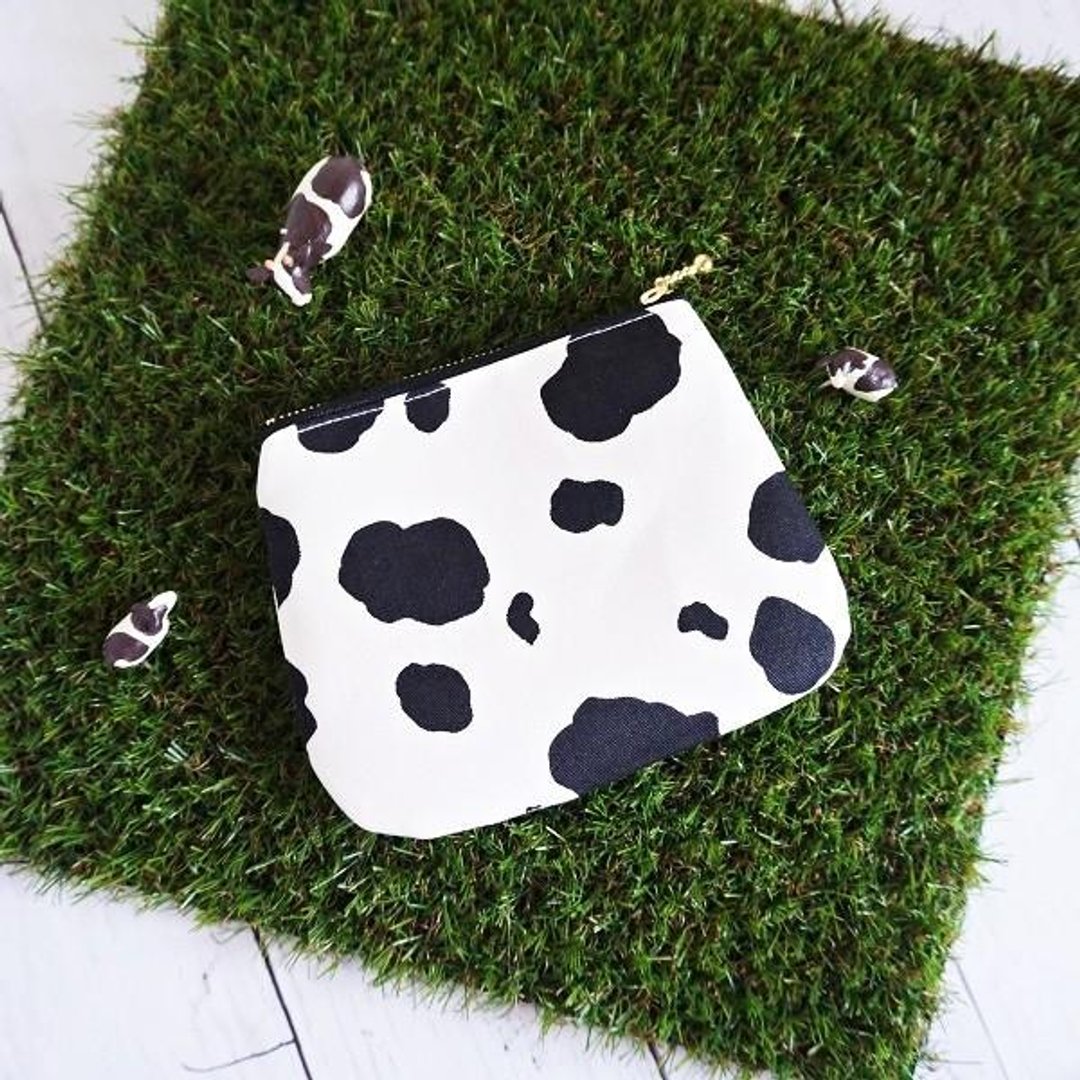 Cute cow pouch - 化妆包/杂物包 - 棉 白色