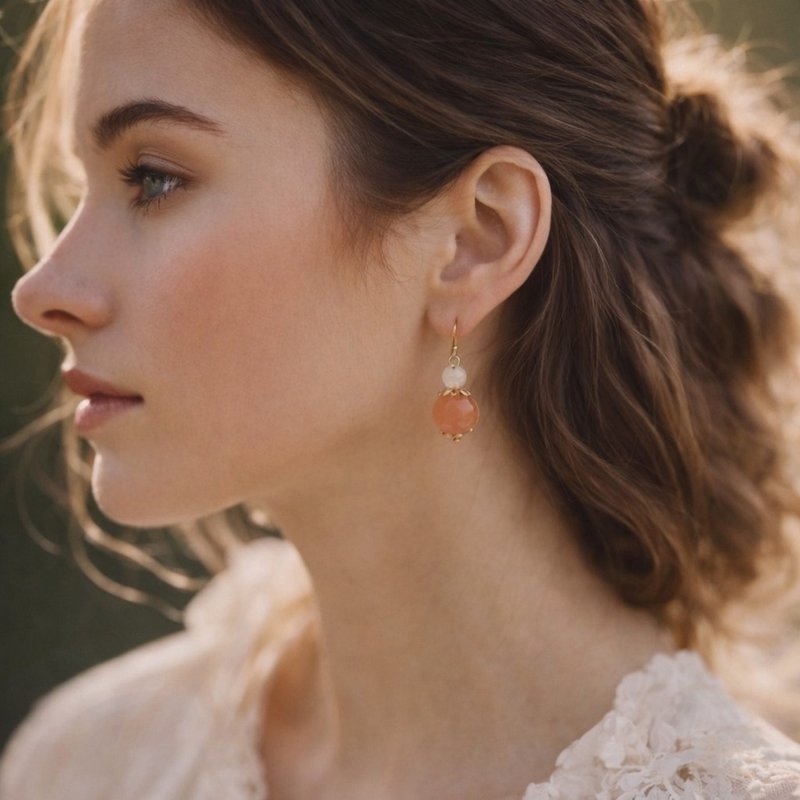 入门款朝气太阳石14K金小圆坠耳环 - 耳环/耳夹 - 其他金属 金色