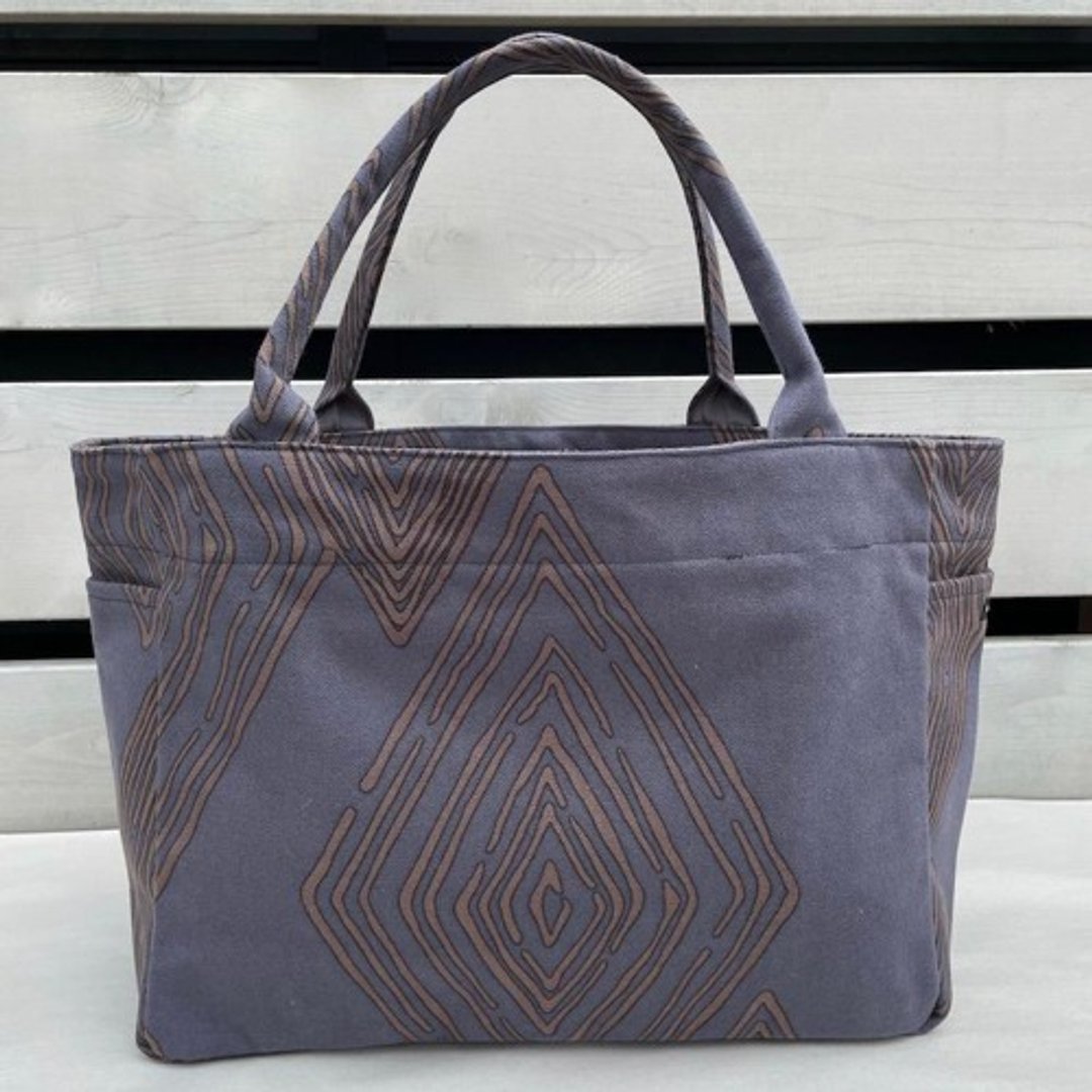 Size M Tote bag with side pockets Michi Let's go with real intention Bag pattern - 手提包/手提袋 - 棉．麻 紫色