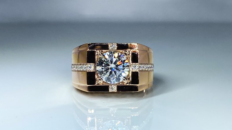 莫桑钻 |  1&2克拉 黄/白金礼赞男戒  | 台中门市 |  可升级K金白 - 戒指 - 纯银 