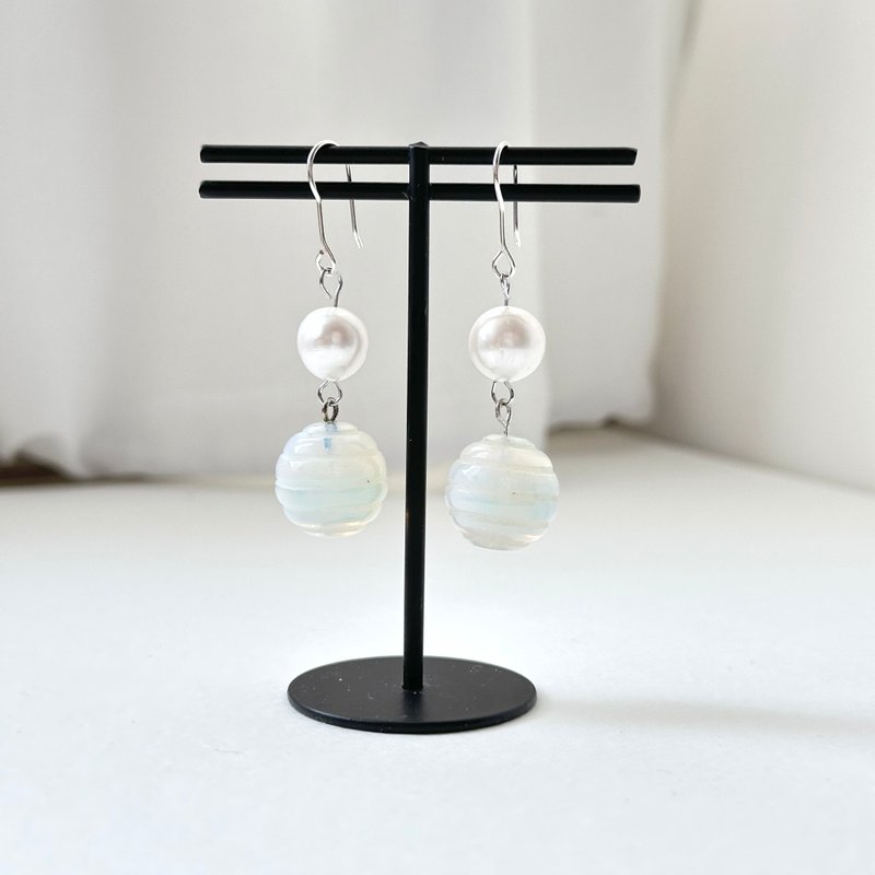 【天秤天蝎座|10月】蛋白石圆球淡水珍珠耳环 招财 恋爱运邱比特 - 耳环/耳夹 - 半宝石 白色