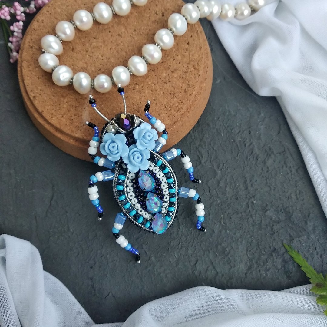 Beetle Brooch Bee Brooch Insect jewelry flower beetle Brooch with floral ornamen - 胸针 - 玻璃 