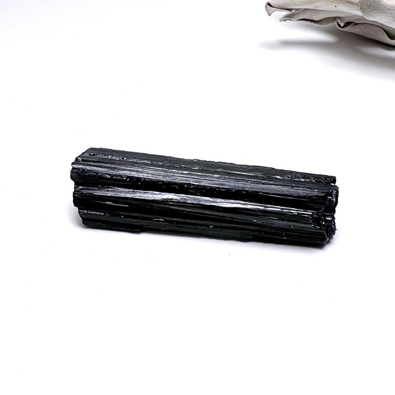 清醒。原矿 疗愈 避邪 净化 手握 能量 l 黑碧玺原石 共生矿 l - 摆饰 - 宝石 黑色