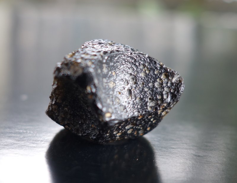陨石 天然玻璃陨石 7.58g 捷克陨石 天铁 矿石 原石 磁场能量强 - 吊饰 - 其他材质 黑色