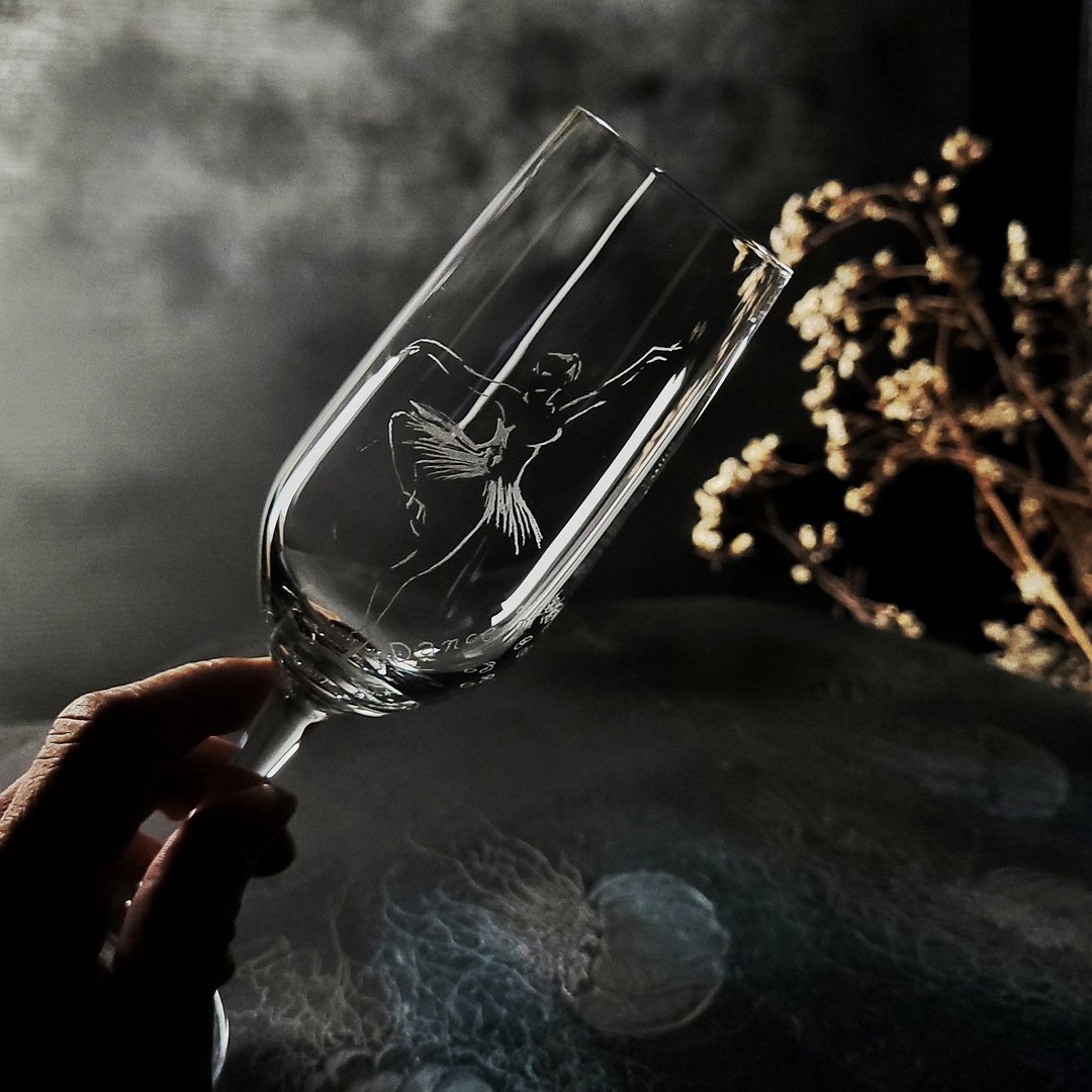 手工玻璃雕刻香槟杯 - 缪思的神曲舞艳定制化剪影对杯 - 酒杯/酒器 - 玻璃 透明