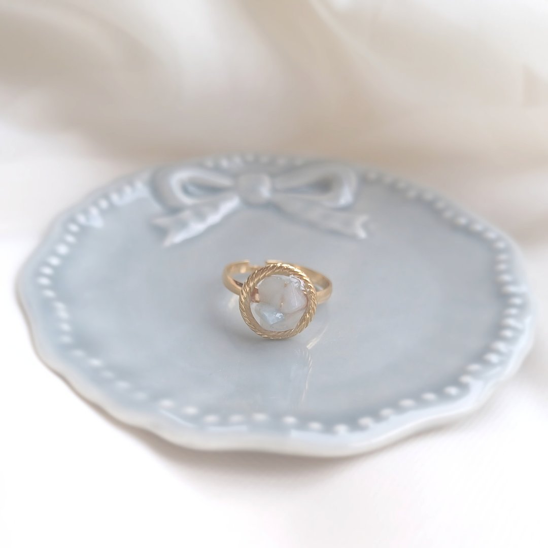 Natural stone aquamarine circle ring (Druzy style, free size) - 戒指 - 树脂 蓝色