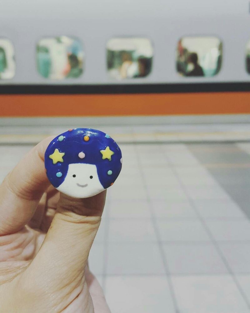 彩点星空小女孩  陶瓷别针 - 胸针 - 陶 多色