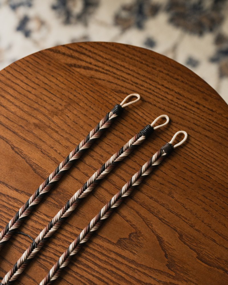 千穗 | 细线箭头蜡绳编织手环 - 手链/手环 - 棉．麻 蓝色