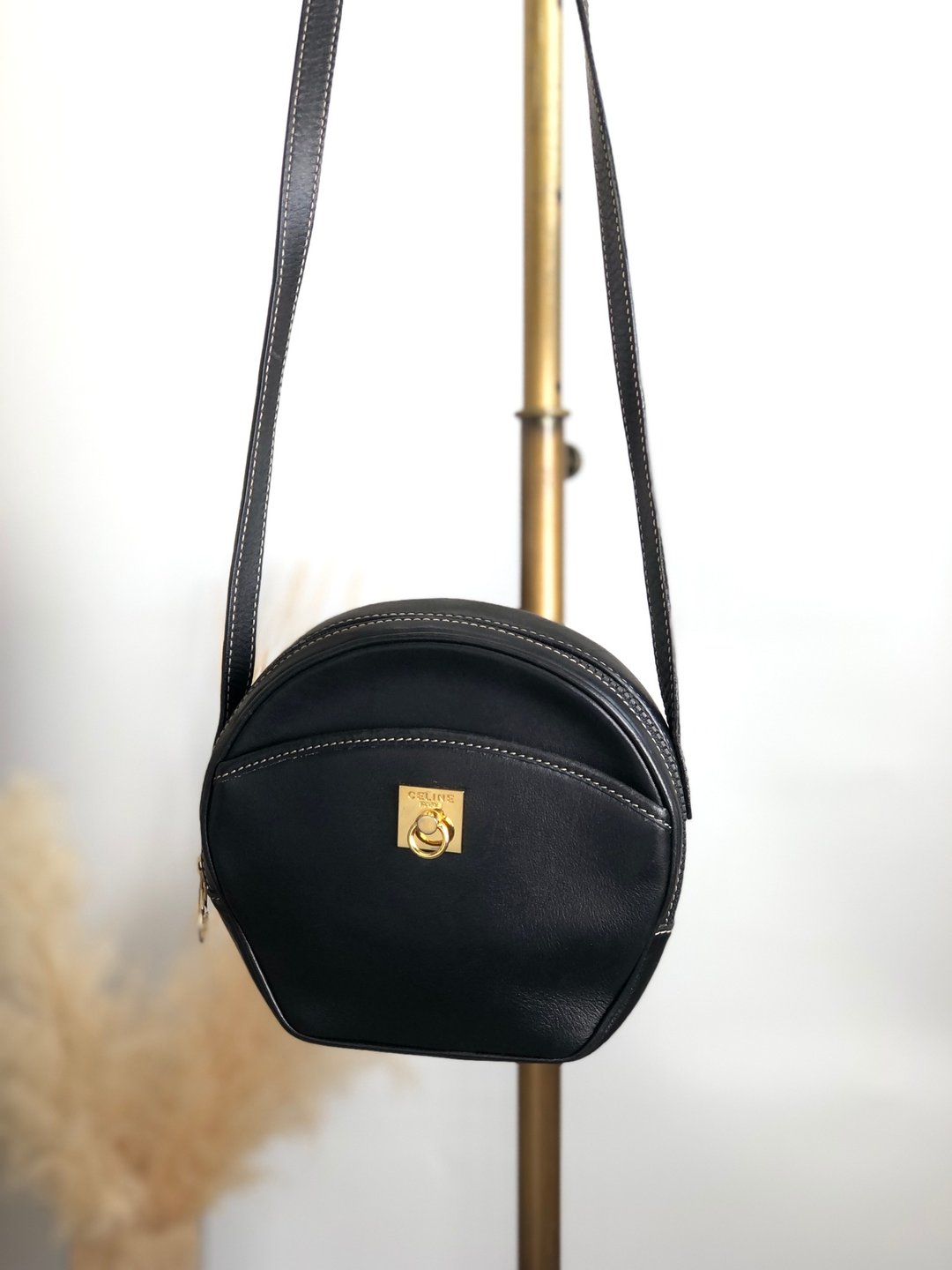 【 日本直送 名牌中古包 】CELINE  સેલિન સૅલિન 侧背包 黑色 Gancini PVC皮革 缝线 圆形 vintage 8b4h8c - 侧背包/斜挎包 - 真皮 黑色