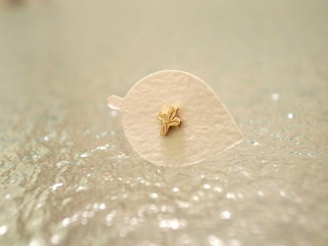 Small 18k Gold Gold Cross Stud Earrings Cross - 耳环/耳夹 - 贵金属 金色