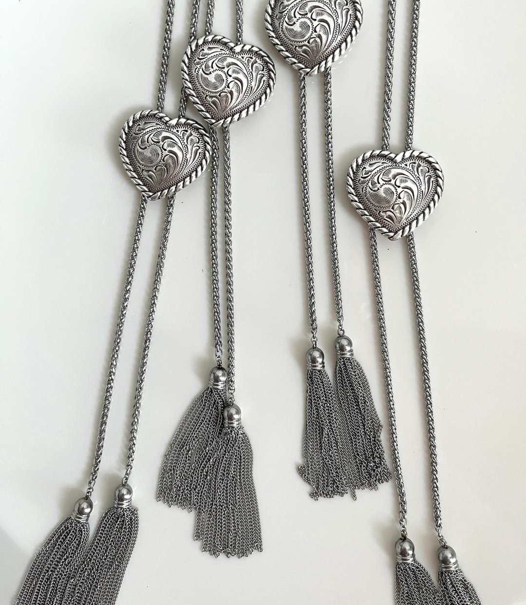 Heart Loop Tie Necklace 爱心项链 颈链 银色 大尺寸 - 耳环/耳夹 - 其他金属 银色