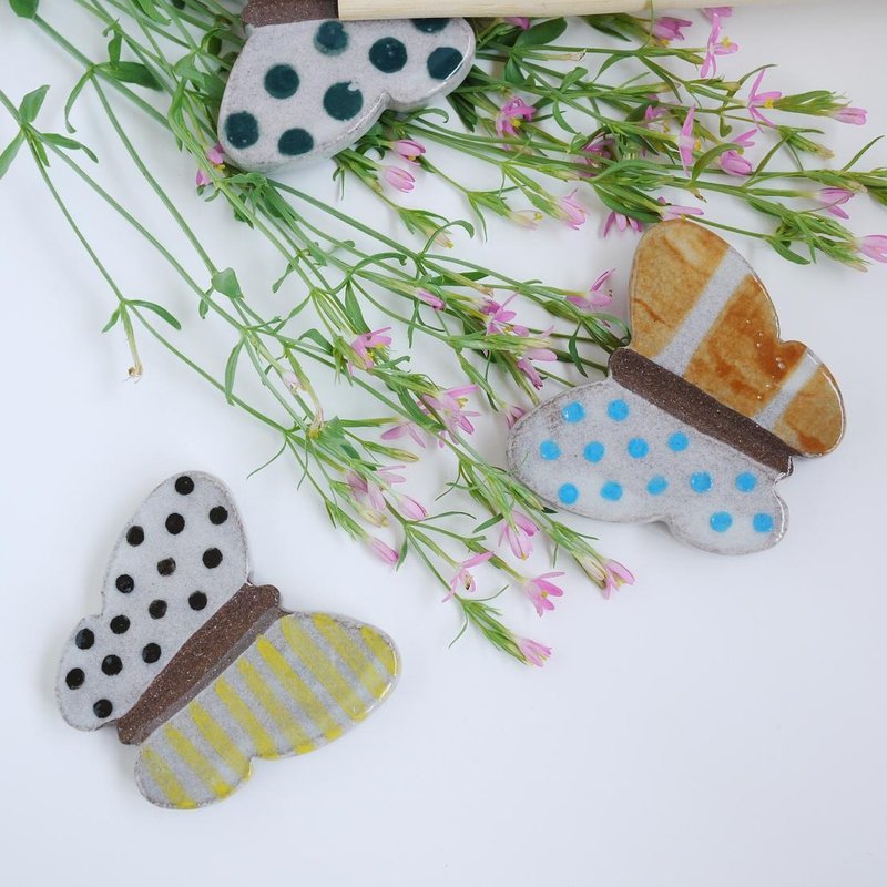 Butterfly chopstick rest [black x yellow] - 筷子/筷架 - 陶 白色