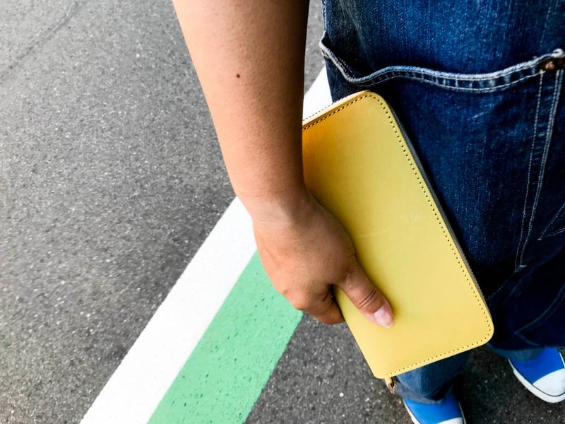 ROUND Mustard with a scent of scent UP Round zip wallet Smartphone is also OK RZW-YYYY-YYY-Y - 皮夹/钱包 - 真皮 黄色