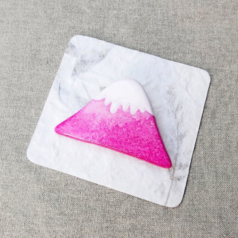 生物别针-好吃草莓冰富士山 - 胸针 - 粘土 粉红色