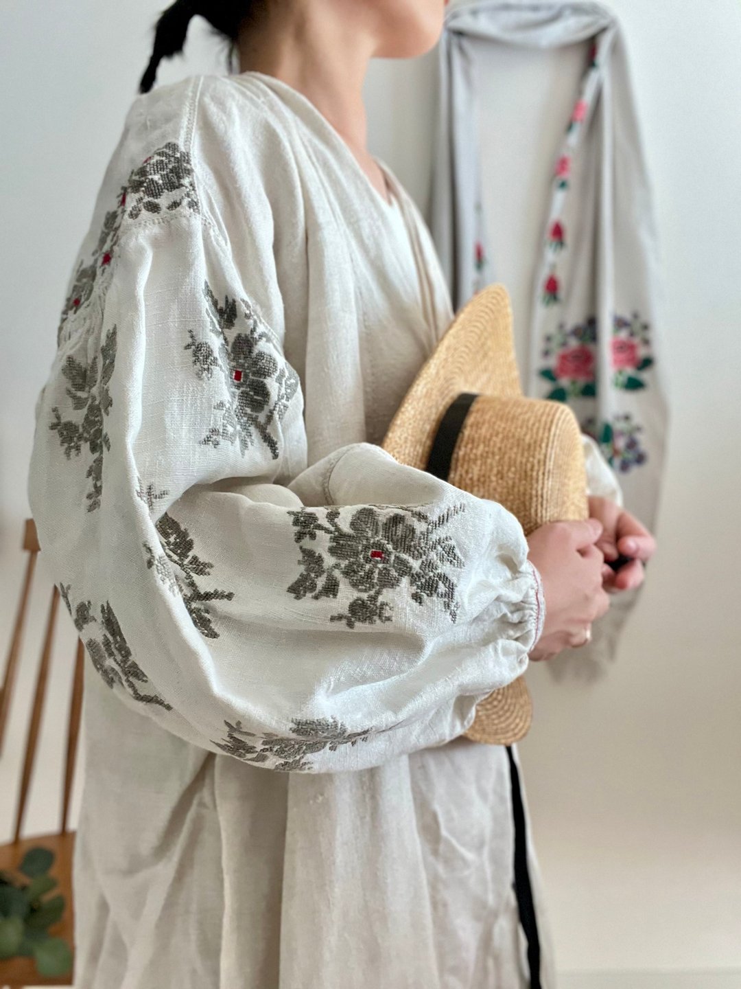 灰 × 亚麻刺绣的乌克兰刺绣连身裙 Solochka Vyshyvanka - 洋装/连衣裙 - 亚麻 白色