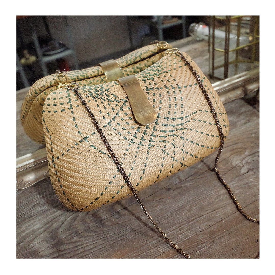 老件.40年以上手工编织老件.细目编织硬壳包.藤编竹编草编.斜背包 - 侧背包/斜挎包 - 其他金属 