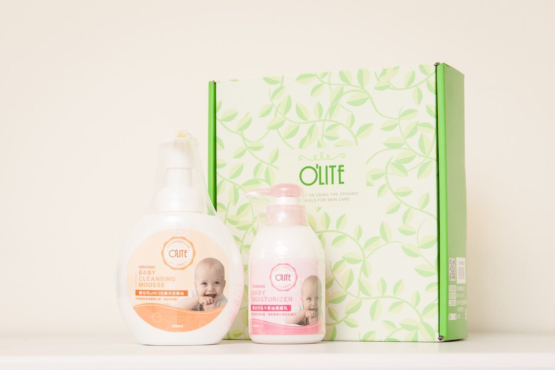 【O'LITE欧莉特】婴幼儿礼盒《洗发沐浴慕丝+润肤乳》 - 沐浴用品 - 植物．花 