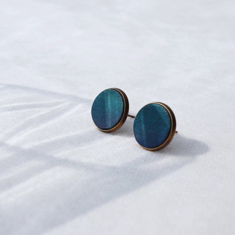 6:42 AM 接近无限透明的蓝 - 皮革耳环 / 黄铜耳环 / 耳针耳夹 - 耳环/耳夹 - 真皮 蓝色