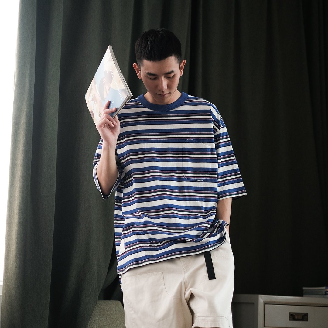 【复古色调】宽松横间口袋Tee - 深蓝//深绿色 (TP908) - 男装上衣/T 恤 - 棉．麻 蓝色