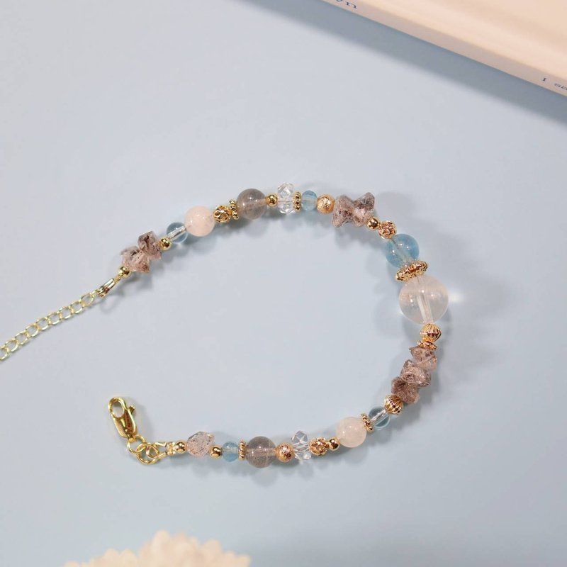烟岚。闪灵钻 白幽灵 拓帕石 14K包金 水晶矿石设计手链 - 手链/手环 - 水晶 蓝色