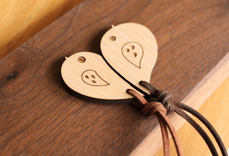 预购款-情人鸟与叶爱心木制雷雕对链/项链 - 木工/竹艺/纸艺 - 木头 多色