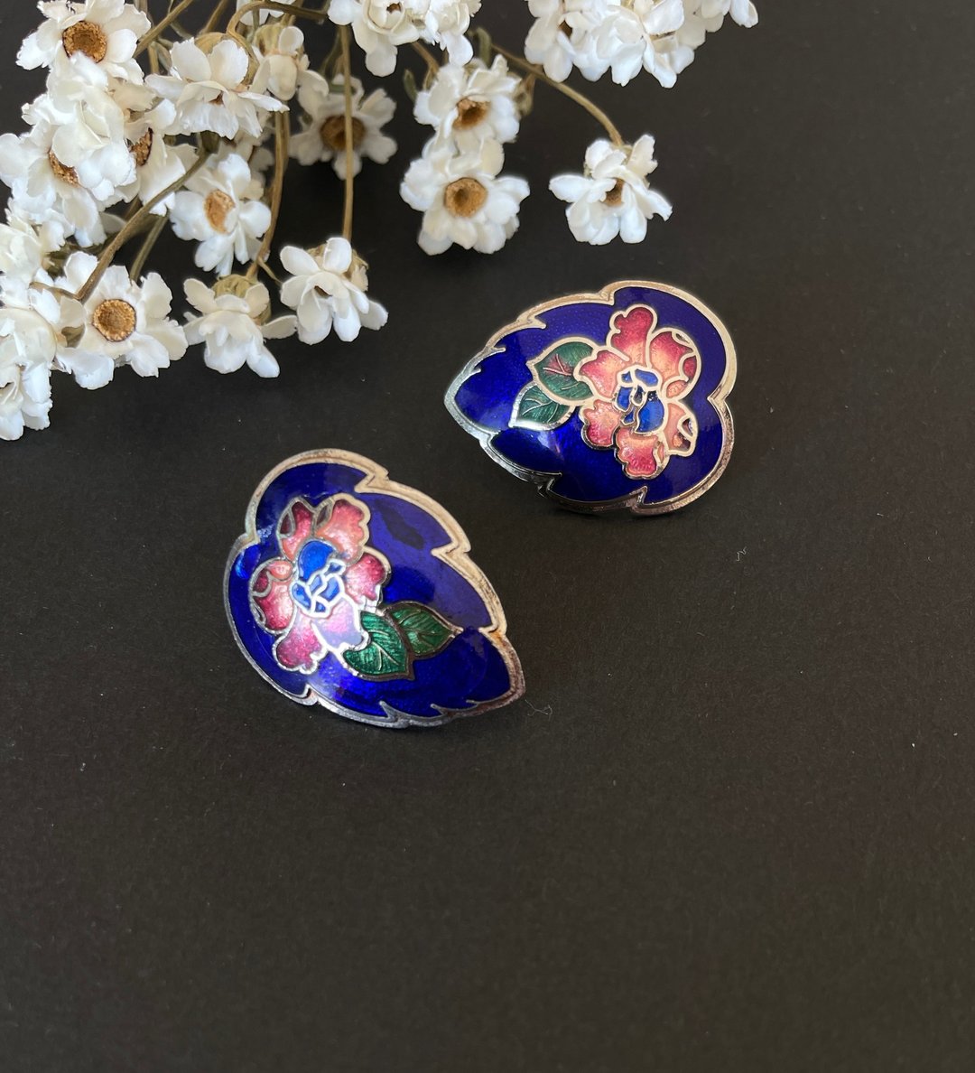 老又好古董珠宝 蓝色珐琅景泰兰花雕花针式耳环 P186 - 耳环/耳夹 - 其他金属 金色