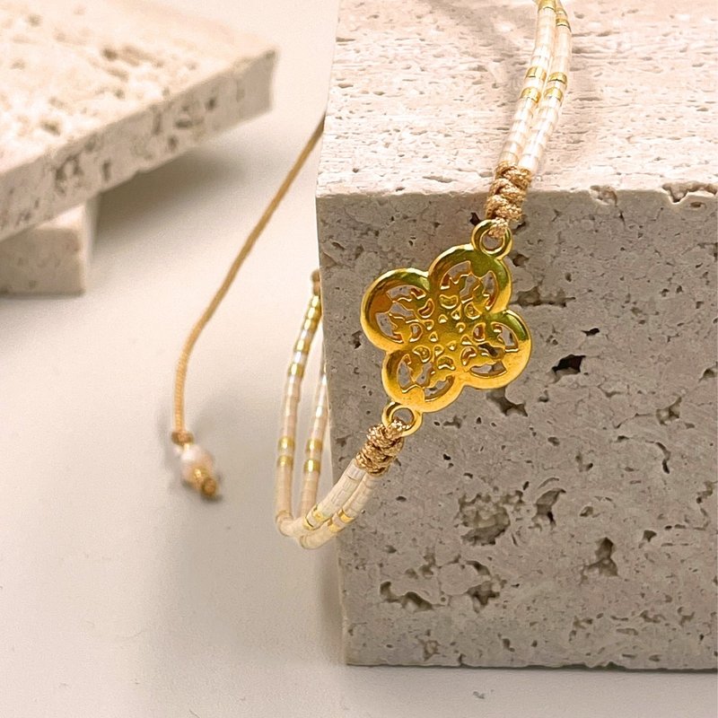 古典星辰纹饰 编织手环 (珍珠白)  手工水晶手链  可调手围 - 手链/手环 - 宝石 白色