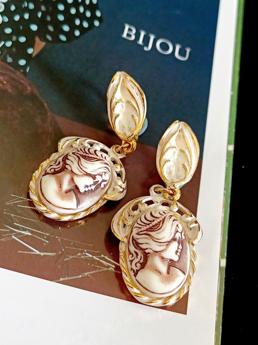 vintage jewelry  古典CAMEO垂坠仕女浮雕 夹式耳环 - 耳环/耳夹 - 其他金属 