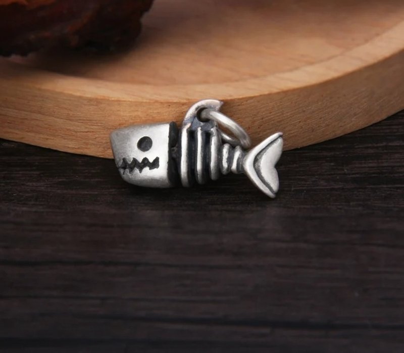 MINI Shark Pendants Women Stunning Fish Bone Necklaces Gool Girls Gothic Jewelry - 长链 - 纯银 银色